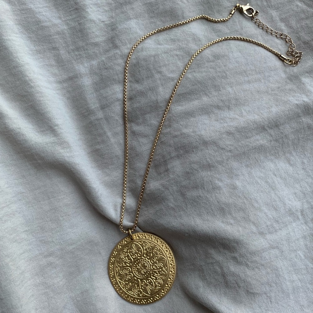 Mandala Medallion Necklace 🏵